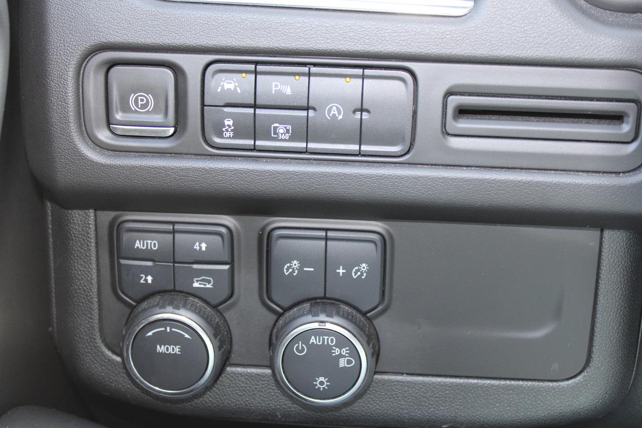 2024 Chevrolet Suburban RST Photo