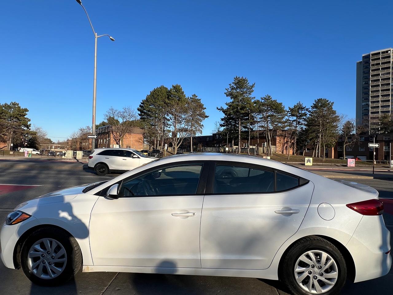 2017 Hyundai Elantra EXTRA CLEAN-BLUETOOTH-HEATED SEATS& MORE! Photo3