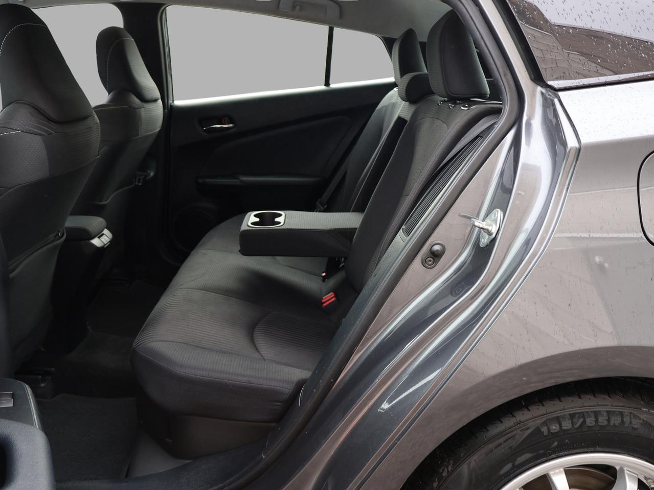 2021 Toyota Prius Prime LE CERTIFIED *ACCIDENT FREE* CAMERA BLUETOOTH HEATED SEATS/STEERING LANE CHANGE ALERT CRUISE ALLOYS Photo