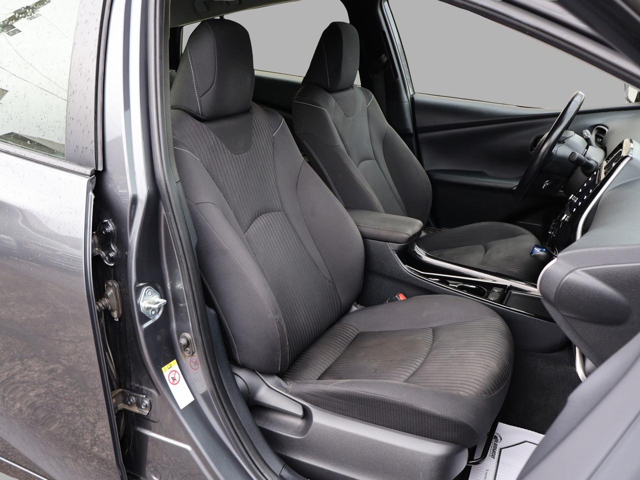 2021 Toyota Prius Prime LE CERTIFIED *ACCIDENT FREE* CAMERA BLUETOOTH HEATED SEATS/STEERING LANE CHANGE ALERT CRUISE ALLOYS Photo