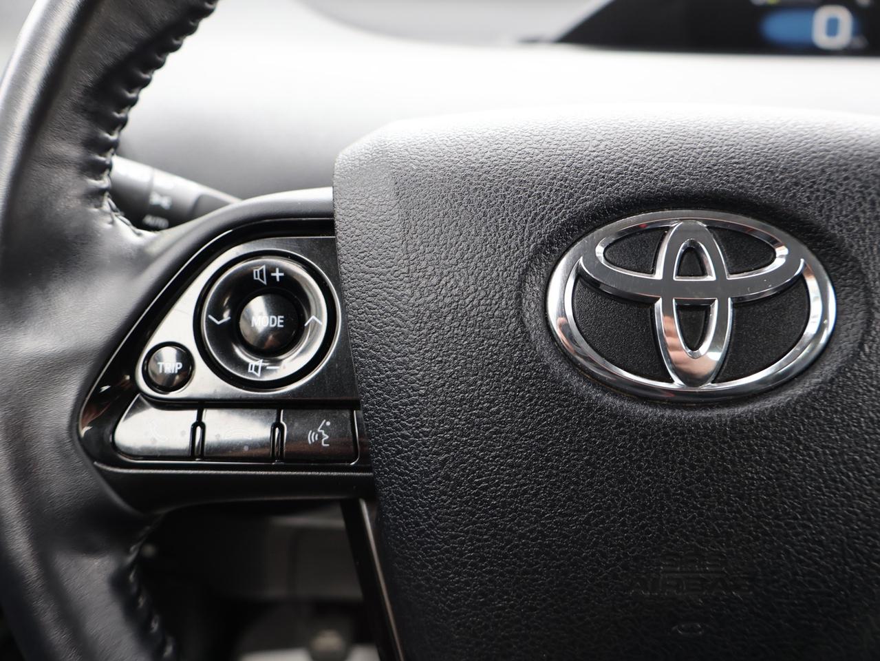 2021 Toyota Prius Prime LE CERTIFIED *ACCIDENT FREE* CAMERA BLUETOOTH HEATED SEATS/STEERING LANE CHANGE ALERT CRUISE ALLOYS Photo