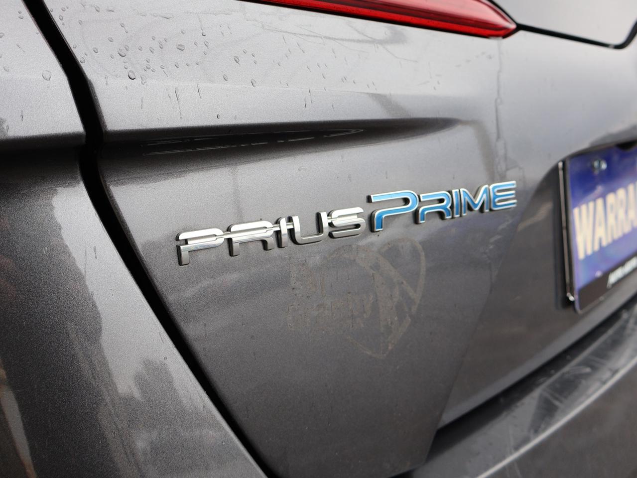 2021 Toyota Prius Prime LE CERTIFIED *ACCIDENT FREE* CAMERA BLUETOOTH HEATED SEATS/STEERING LANE CHANGE ALERT CRUISE ALLOYS Photo