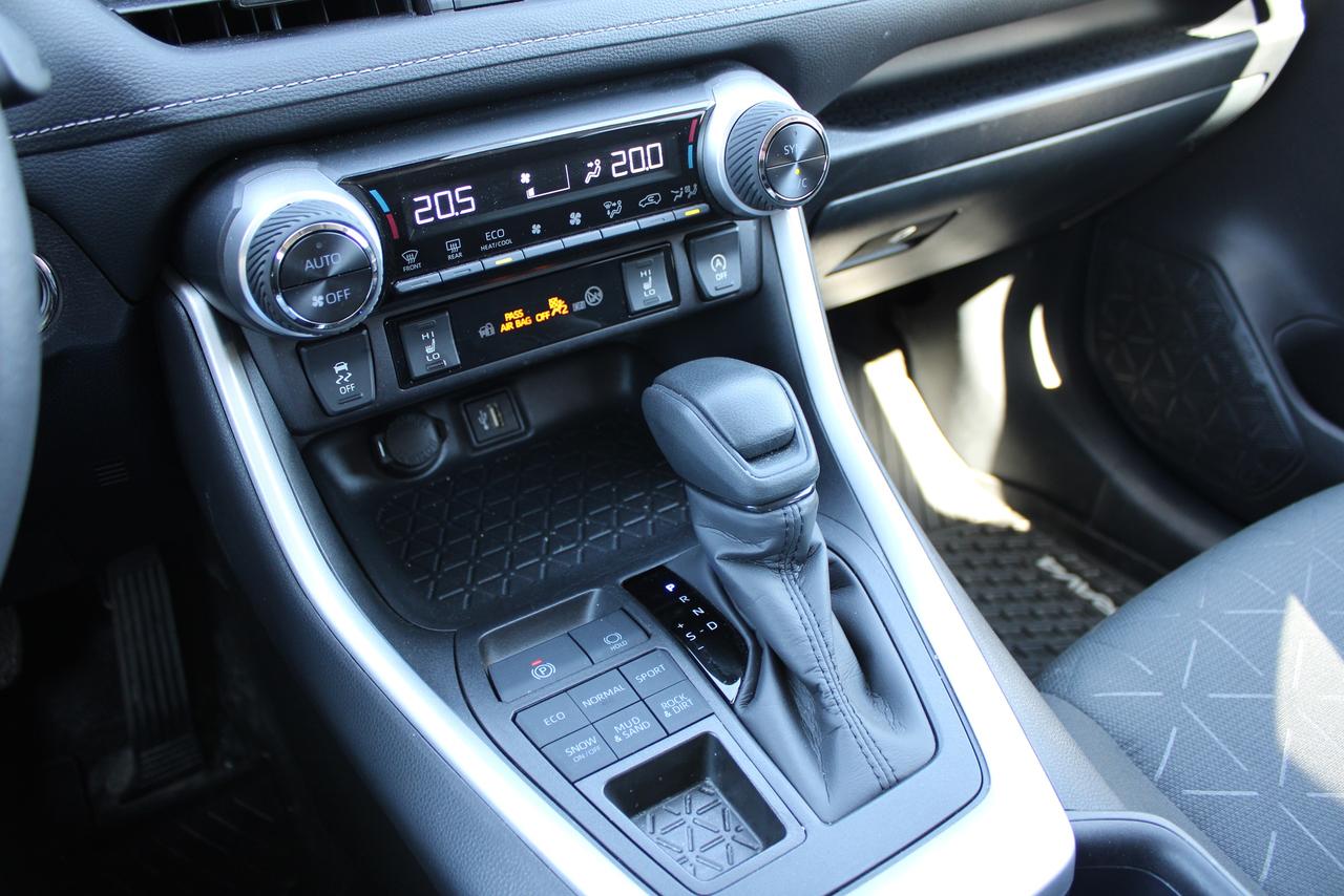 2025 Toyota RAV4 XLE AWD Photo