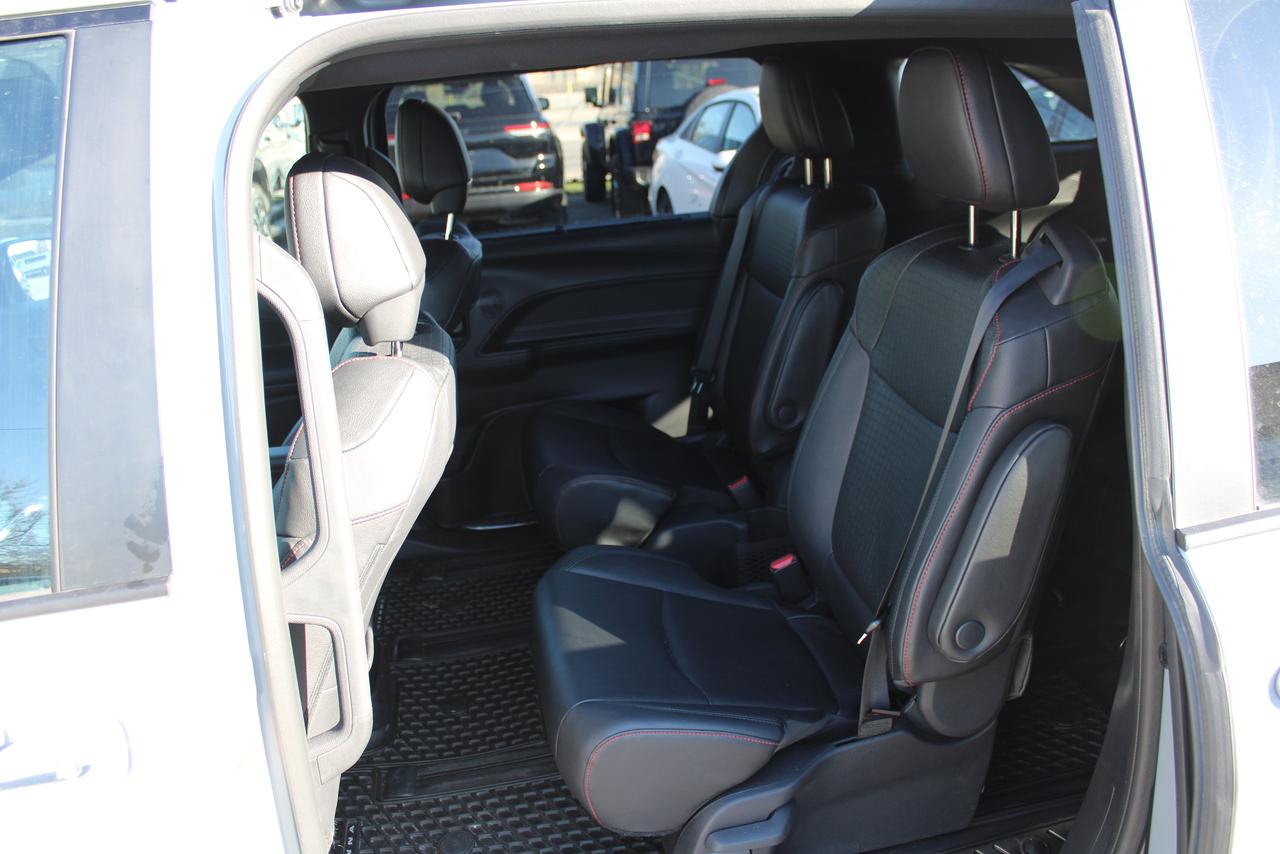 2025 Toyota Sienna XSE Photo