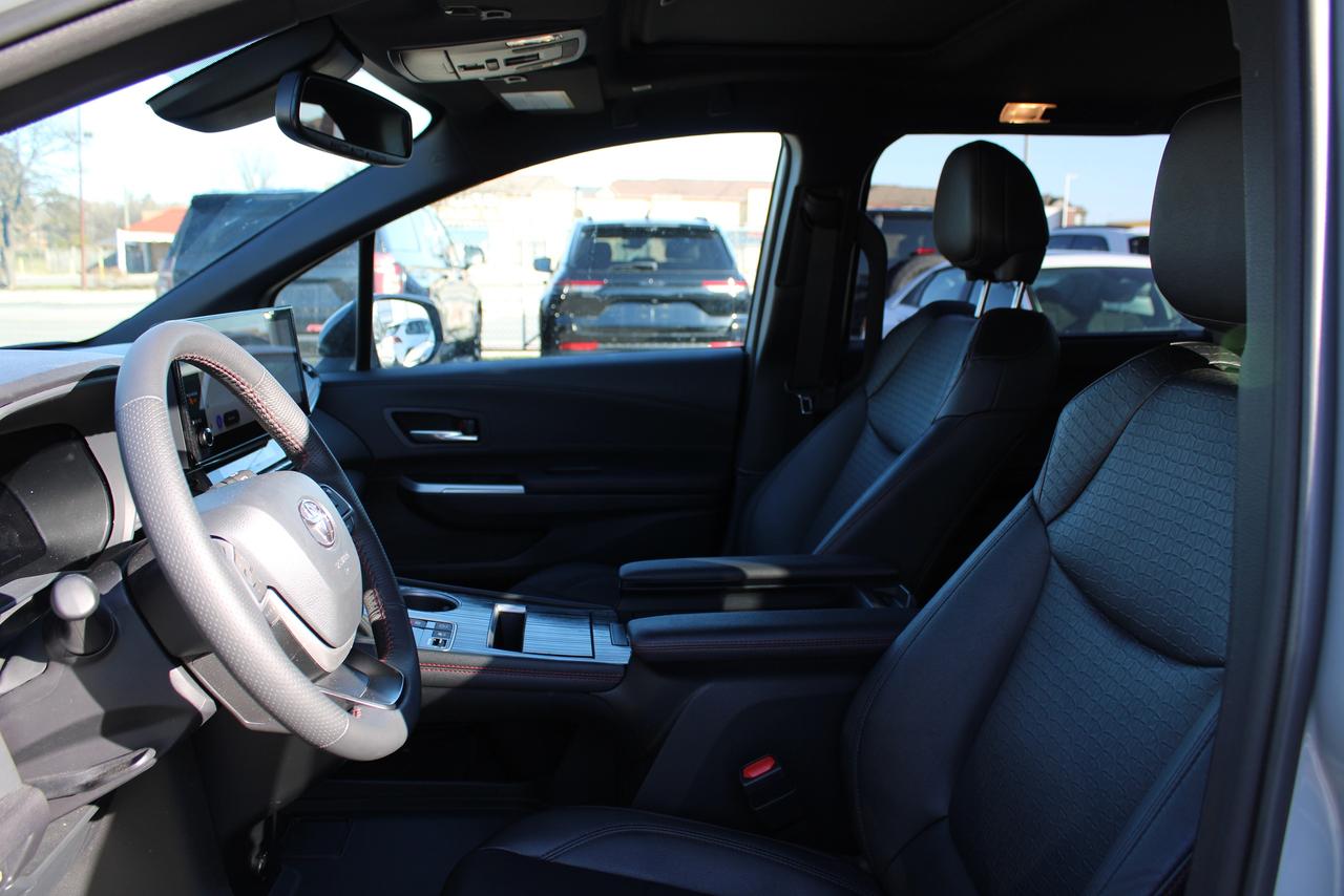 2025 Toyota Sienna XSE Photo