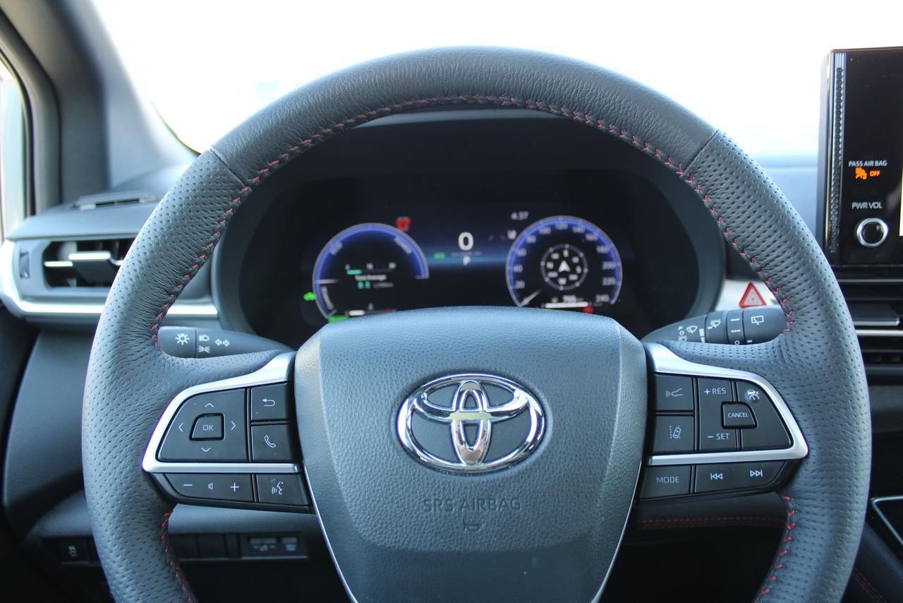 2025 Toyota Sienna XSE Photo