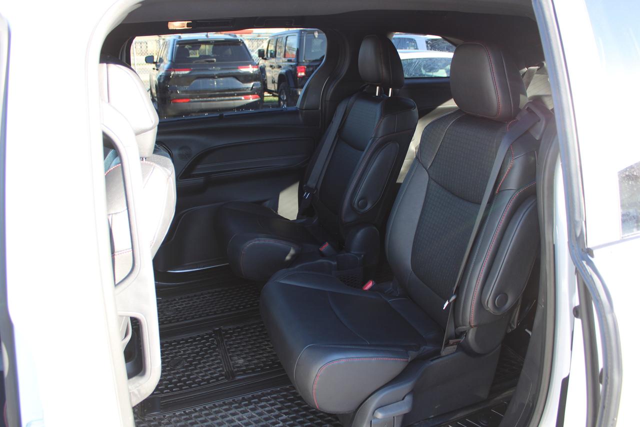2025 Toyota Sienna XSE Photo