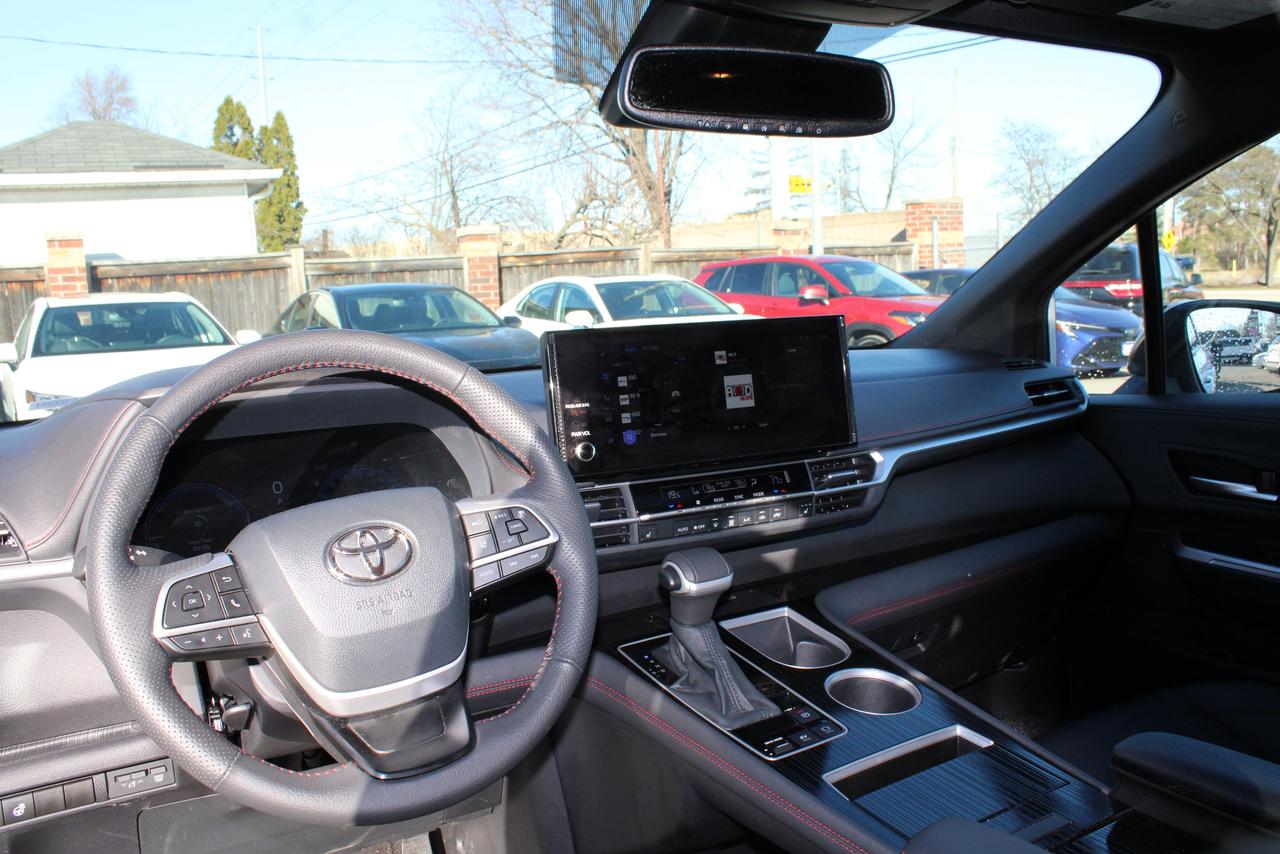 2025 Toyota Sienna XSE Photo