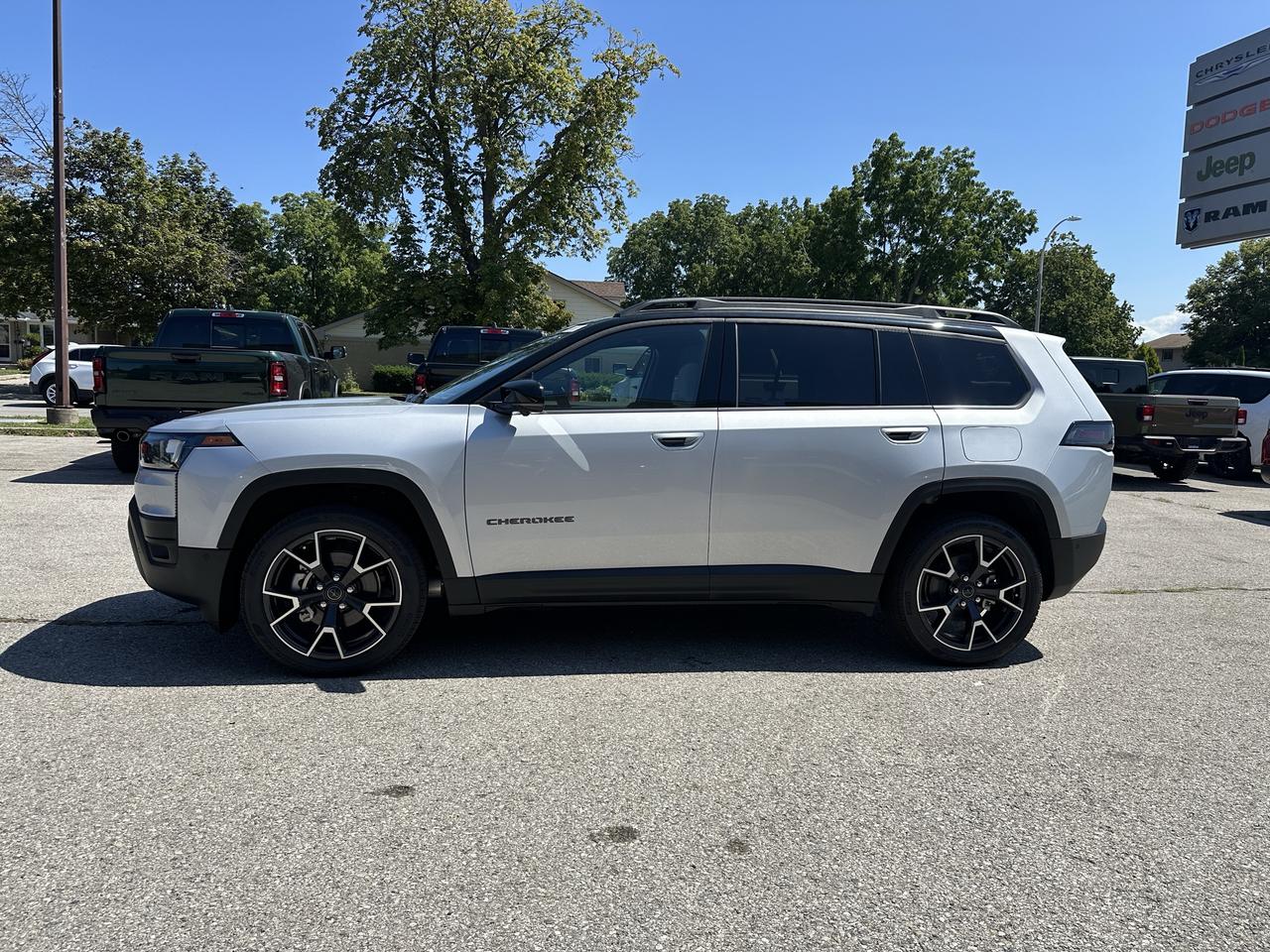 2026 Jeep Cherokee OVERLAND Photo