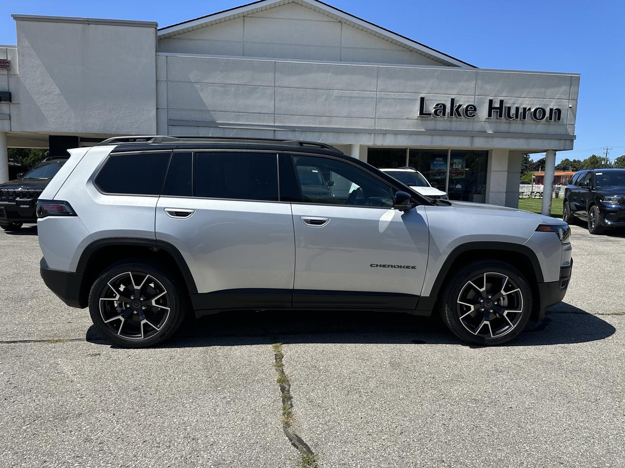 2026 Jeep Cherokee OVERLAND Photo
