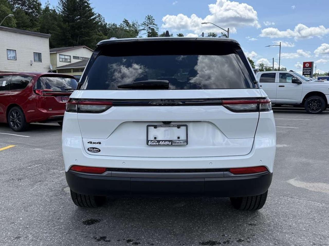 2026 Jeep Grand Cherokee ALTITUDE 4X4 Photo