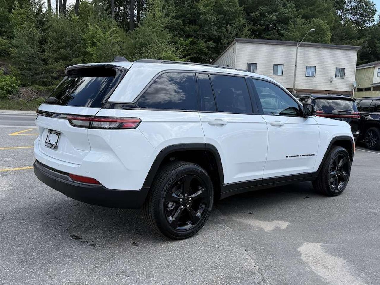2026 Jeep Grand Cherokee ALTITUDE 4X4 Photo