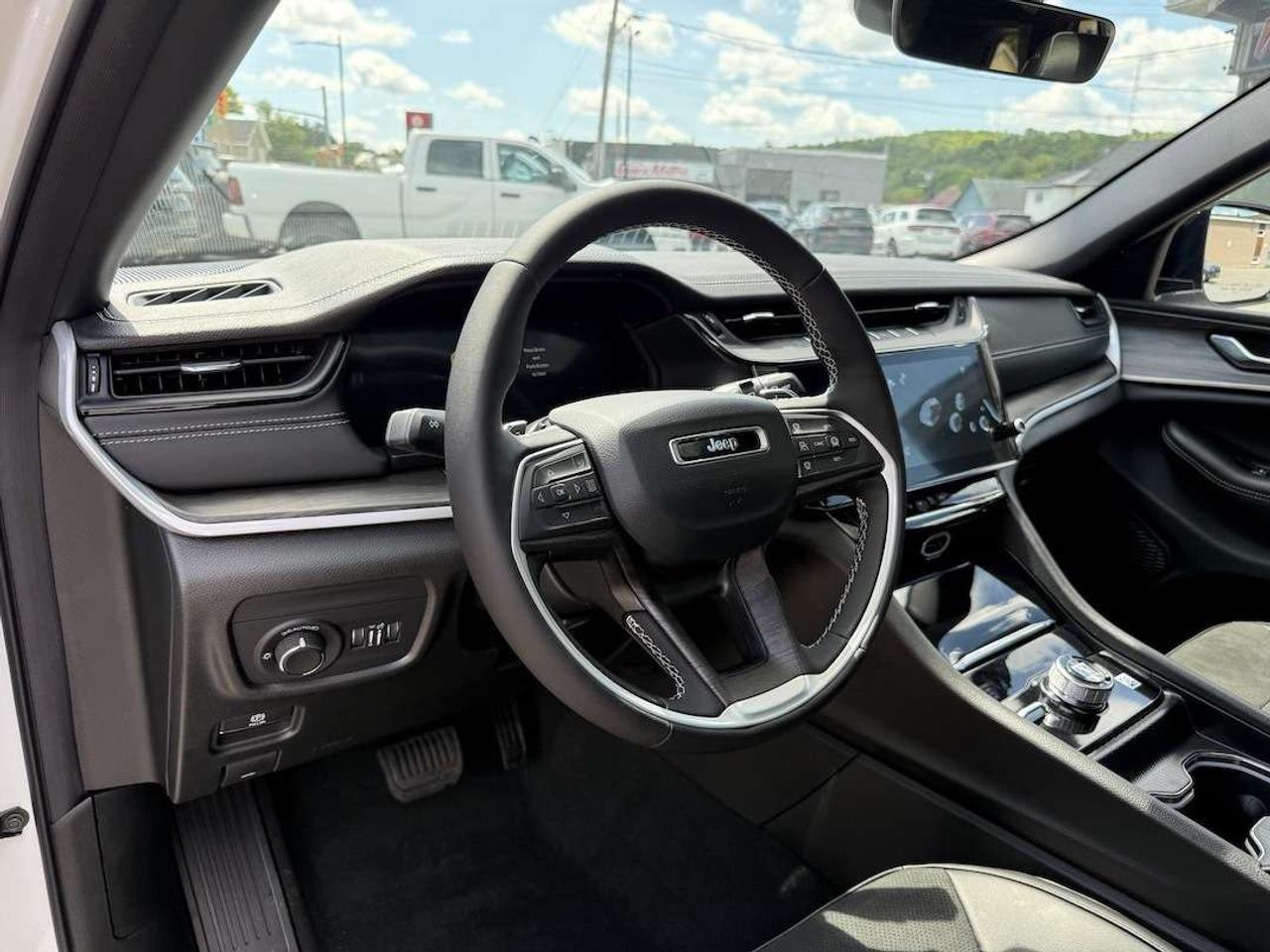 2026 Jeep Grand Cherokee ALTITUDE 4X4 Photo