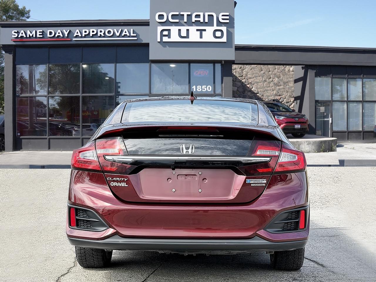 2018 Honda Clarity Plug-In Hybrid Touring Sedan Photo4