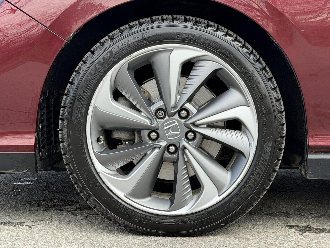2018 Honda Clarity Plug-In Hybrid Touring Sedan Photo
