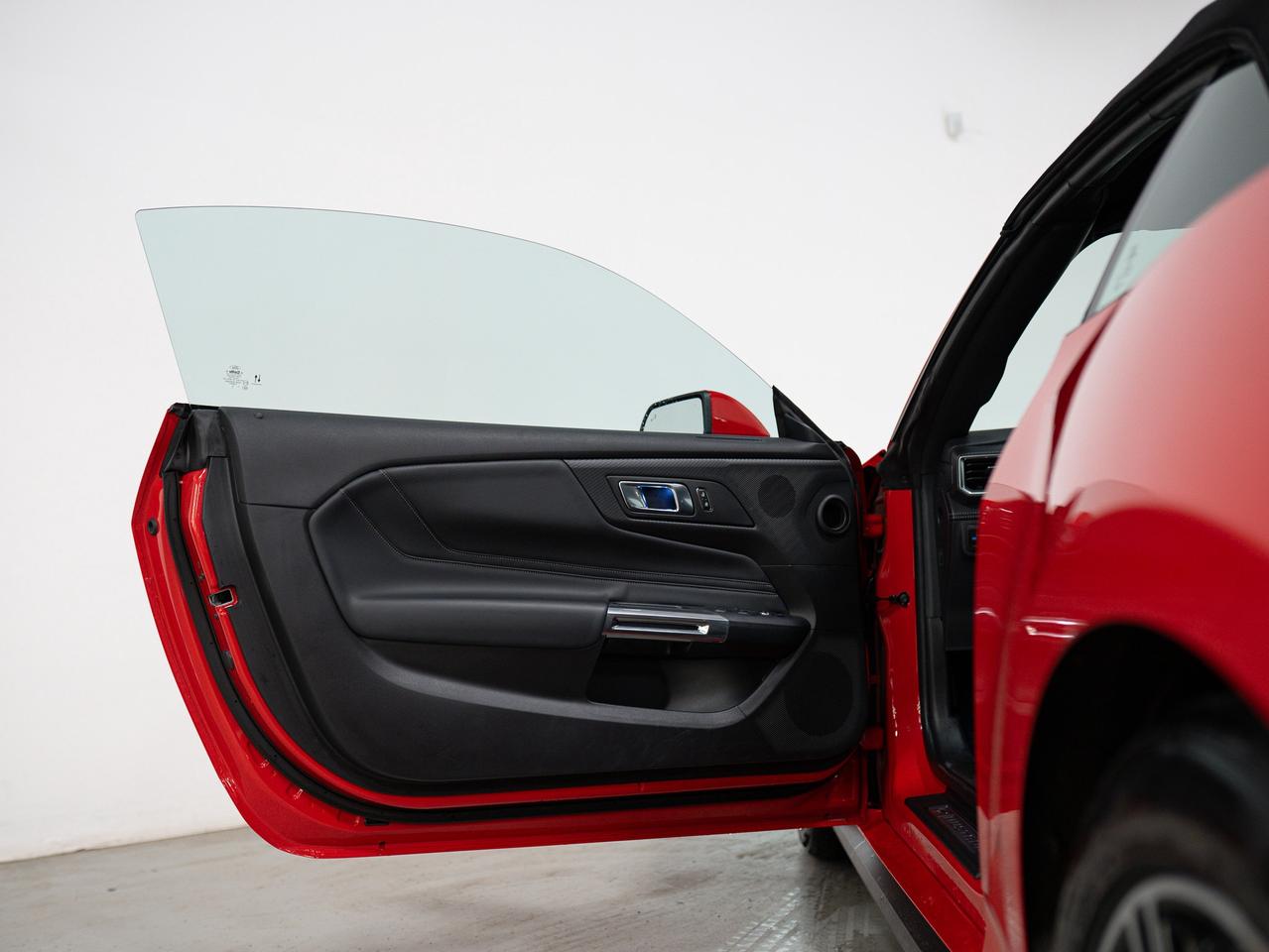 2025 Ford Mustang ECOBOOST PREMIUM | CONVERTIBLE | CARPLAY Photo