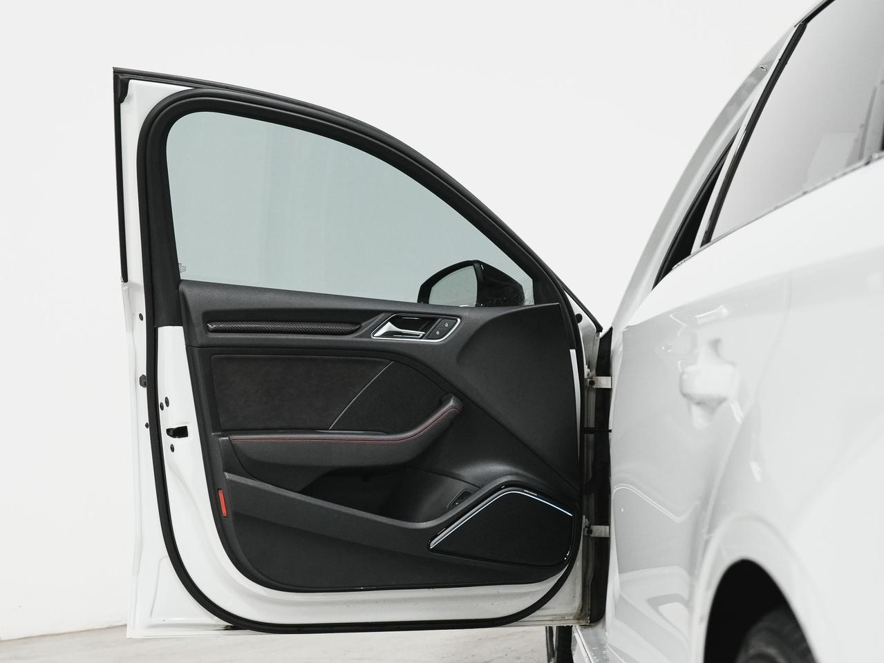 2020 Audi RS 3 Sedan BLACK OPTICS | CARBON FIBRE | B&O | SUNROOF Photo