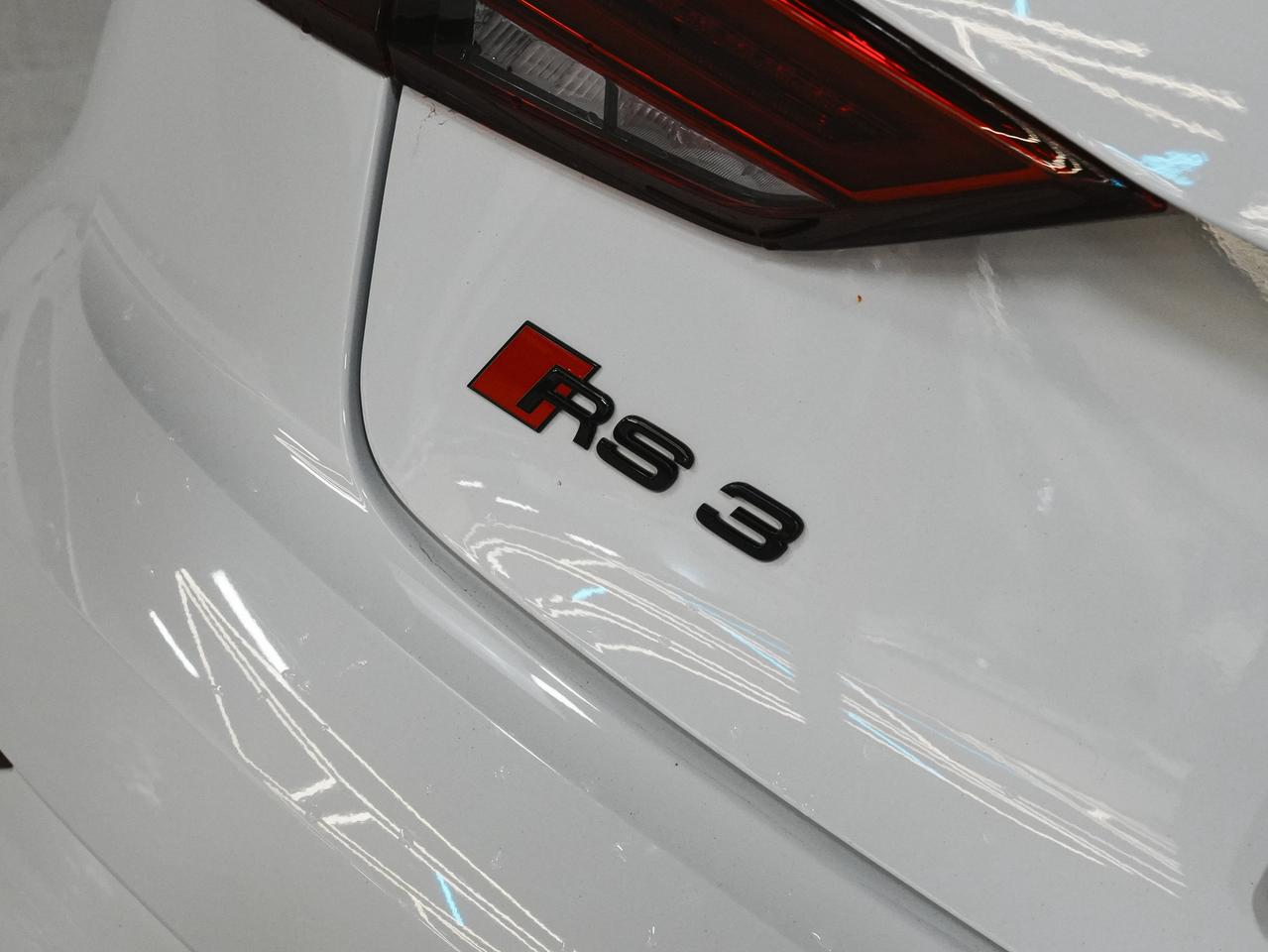 2020 Audi RS 3 Sedan BLACK OPTICS | CARBON FIBRE | B&O | SUNROOF Photo