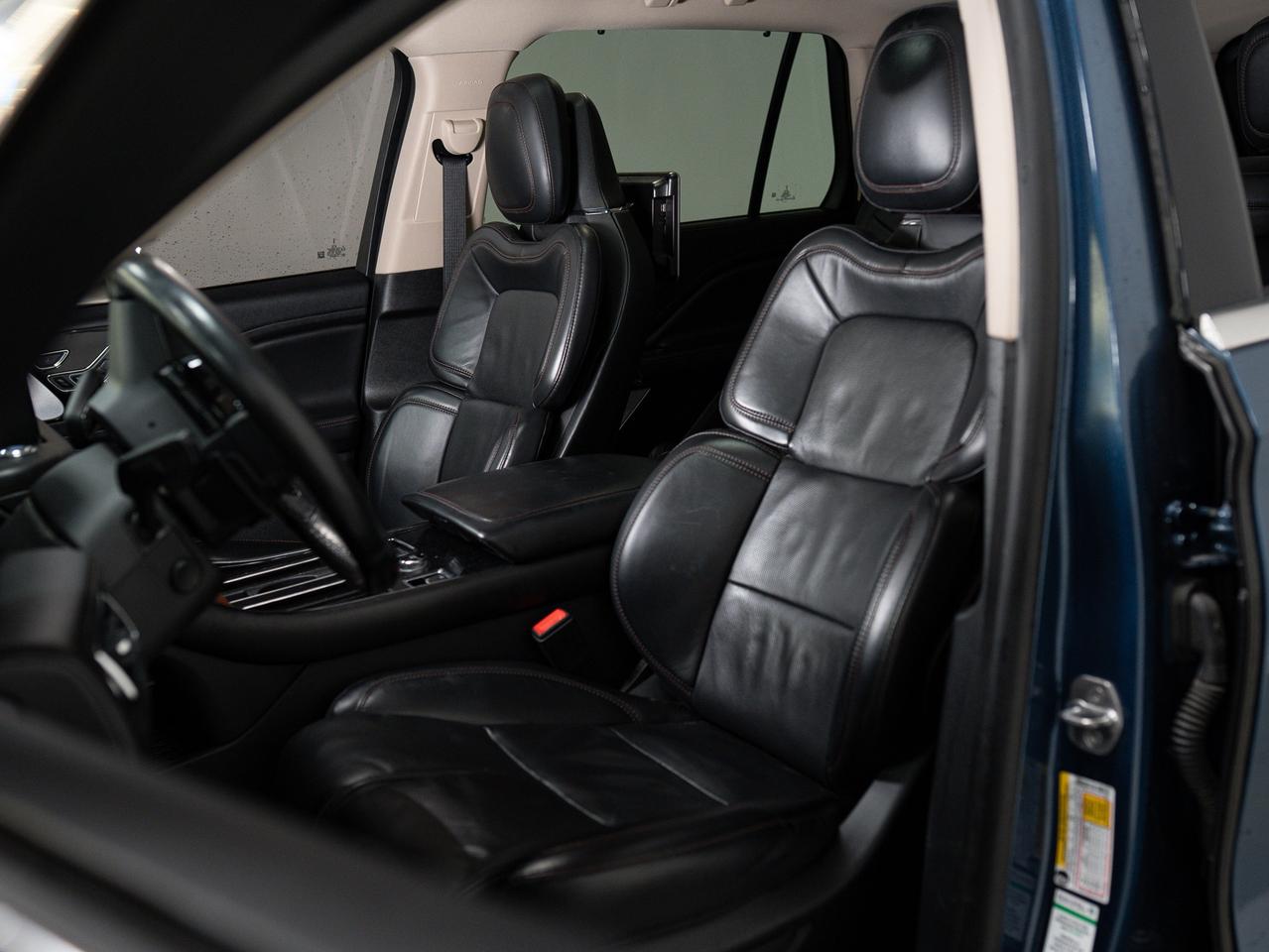 2020 Lincoln Aviator RESERVE | ELEMENTS PKG | REAR ENTERTAIMENT | 22 IN Photo