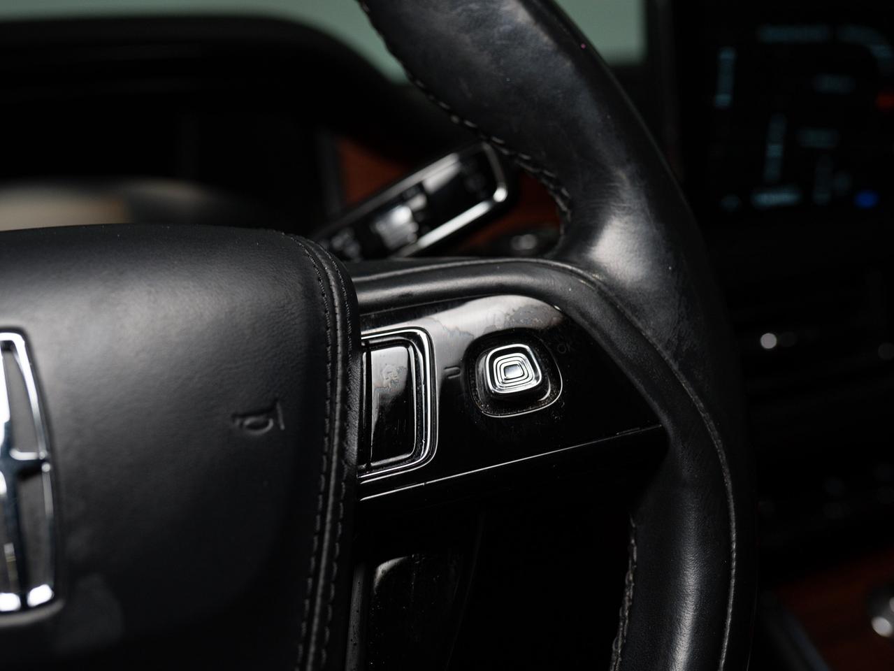 2020 Lincoln Aviator RESERVE | ELEMENTS PKG | REAR ENTERTAIMENT | 22 IN Photo