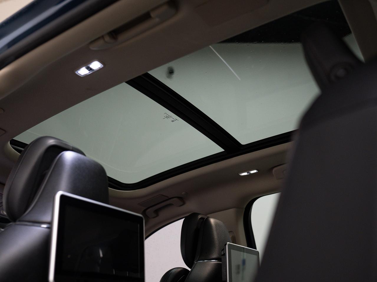 2020 Lincoln Aviator RESERVE | ELEMENTS PKG | REAR ENTERTAIMENT | 22 IN Photo