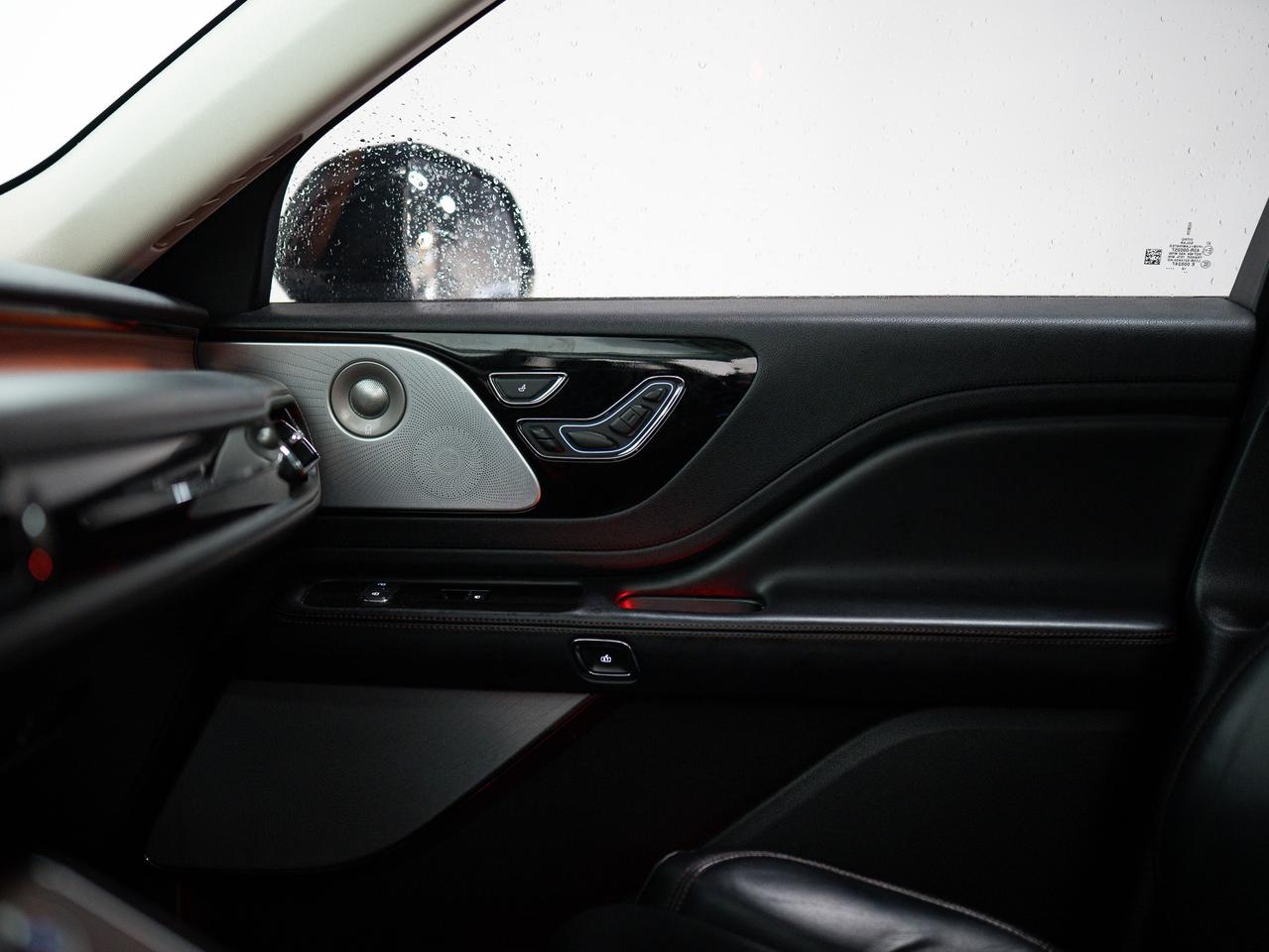 2020 Lincoln Aviator RESERVE | ELEMENTS PKG | REAR ENTERTAIMENT | 22 IN Photo