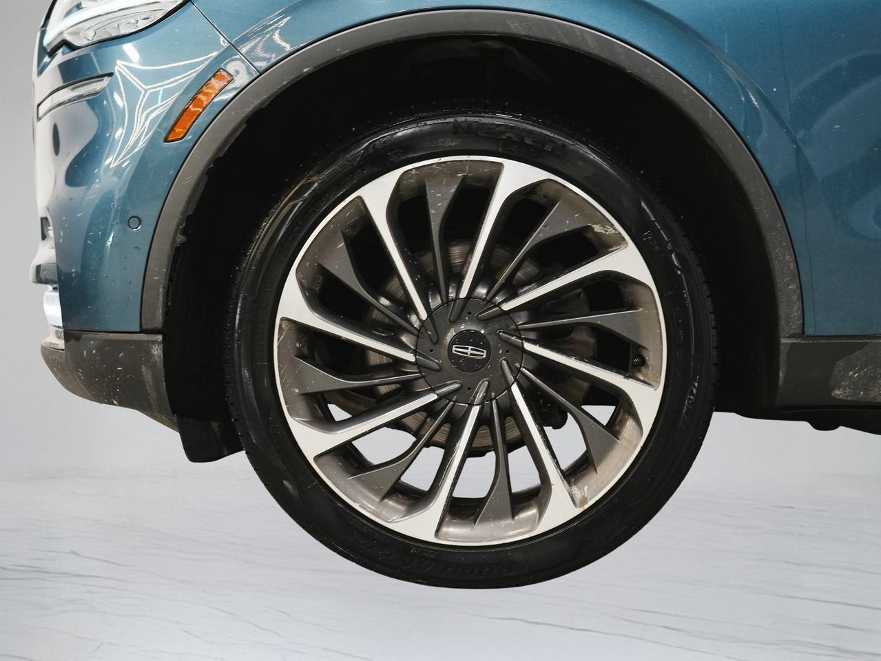 2020 Lincoln Aviator RESERVE | ELEMENTS PKG | REAR ENTERTAIMENT | 22 IN Photo