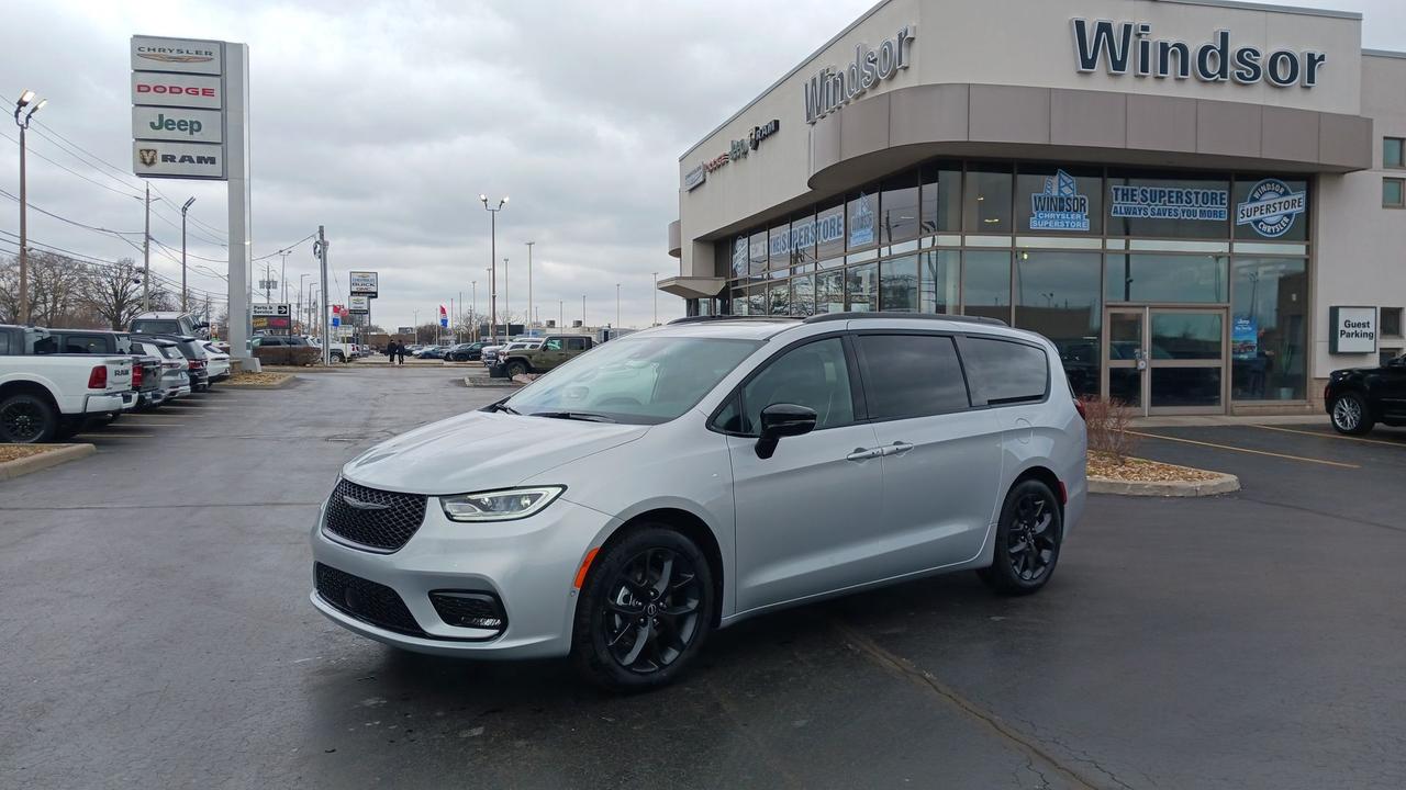 2026 Chrysler Pacifica Limited FWD Photo0