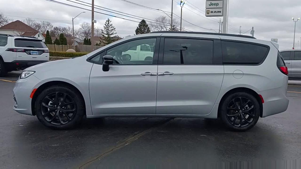 2026 Chrysler Pacifica Limited FWD Photo