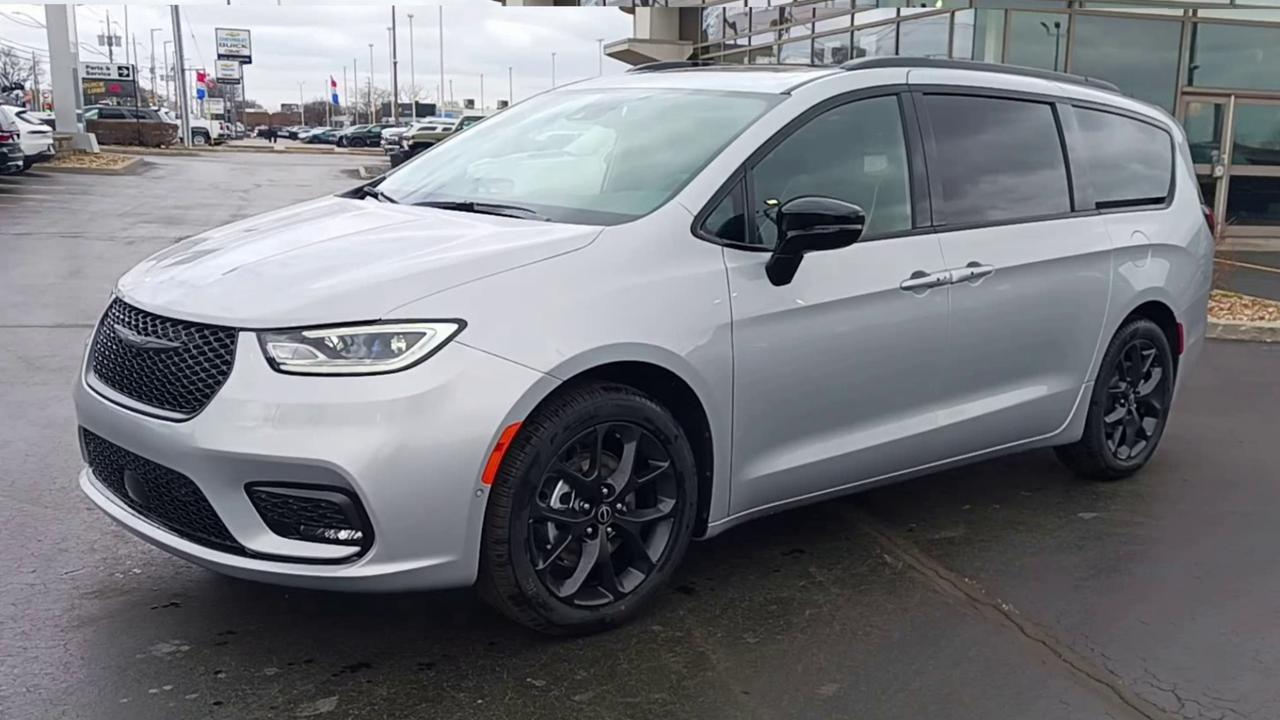 2026 Chrysler Pacifica Limited FWD Photo