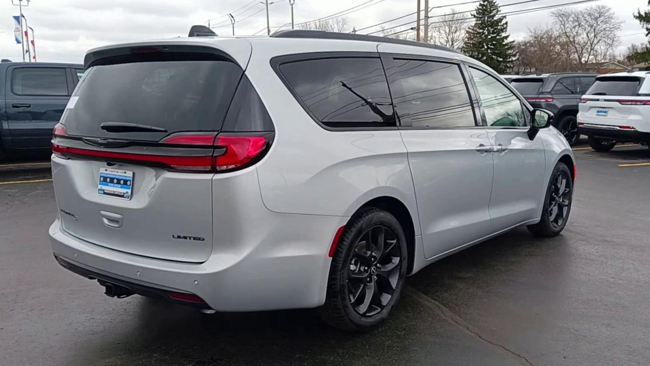 2026 Chrysler Pacifica Limited FWD Photo