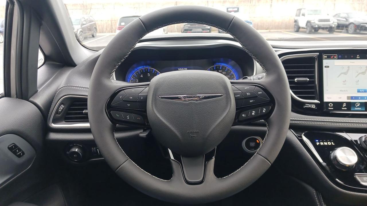 2026 Chrysler Pacifica Limited FWD Photo
