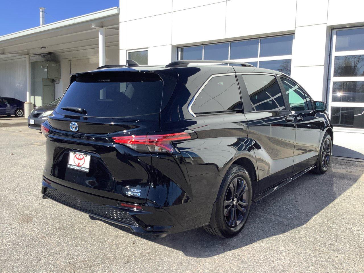 2024 Toyota Sienna  Photo4