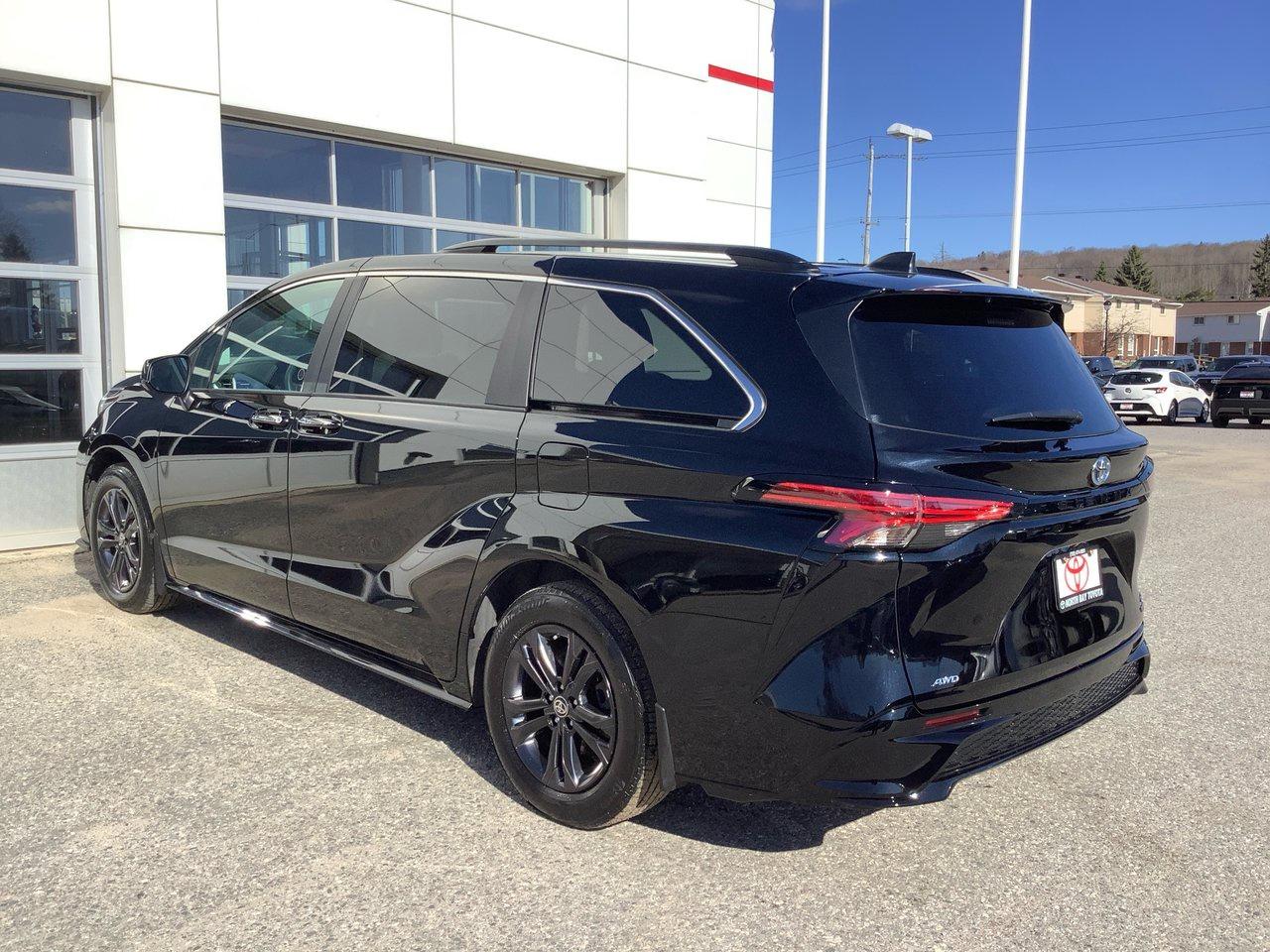 2024 Toyota Sienna  Photo
