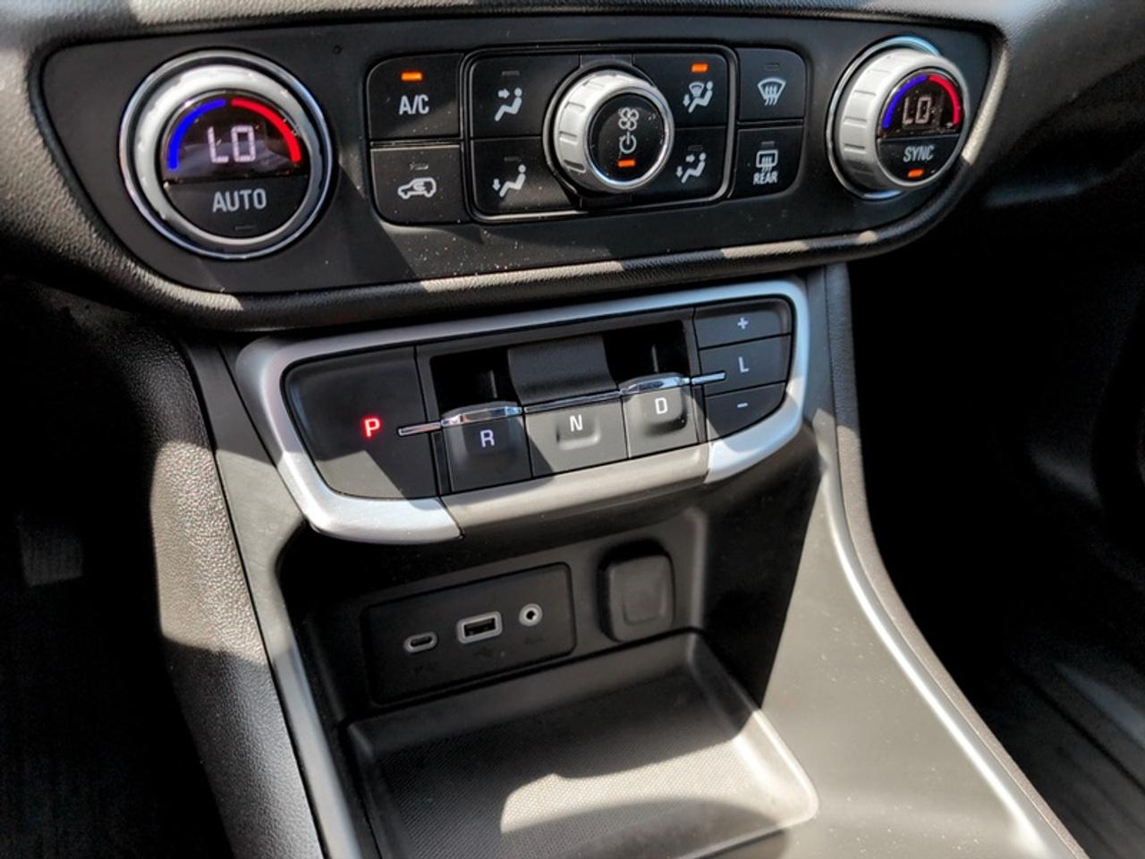 2024 GMC Terrain SLE Elevation  **AWD - APPLE CARPLAY** Photo