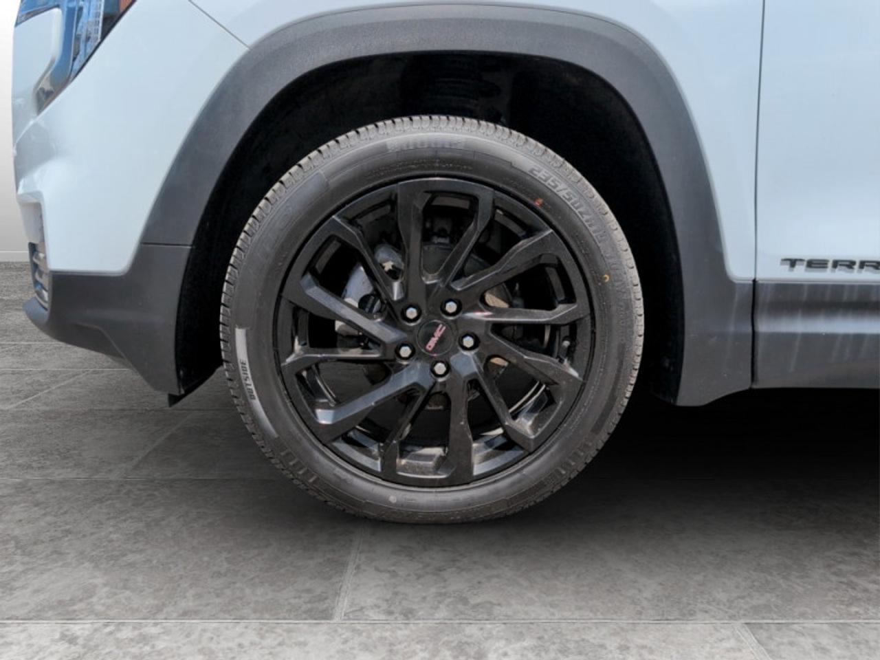 2024 GMC Terrain SLE Elevation  **AWD - APPLE CARPLAY** Photo