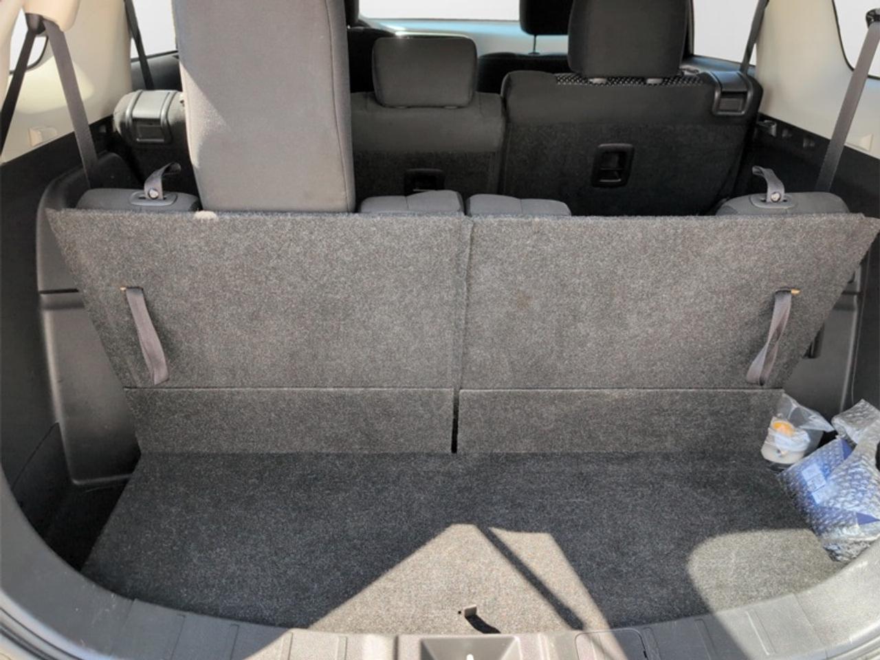 2020 Mitsubishi Outlander ES  **CLEAN CARFAX** Photo