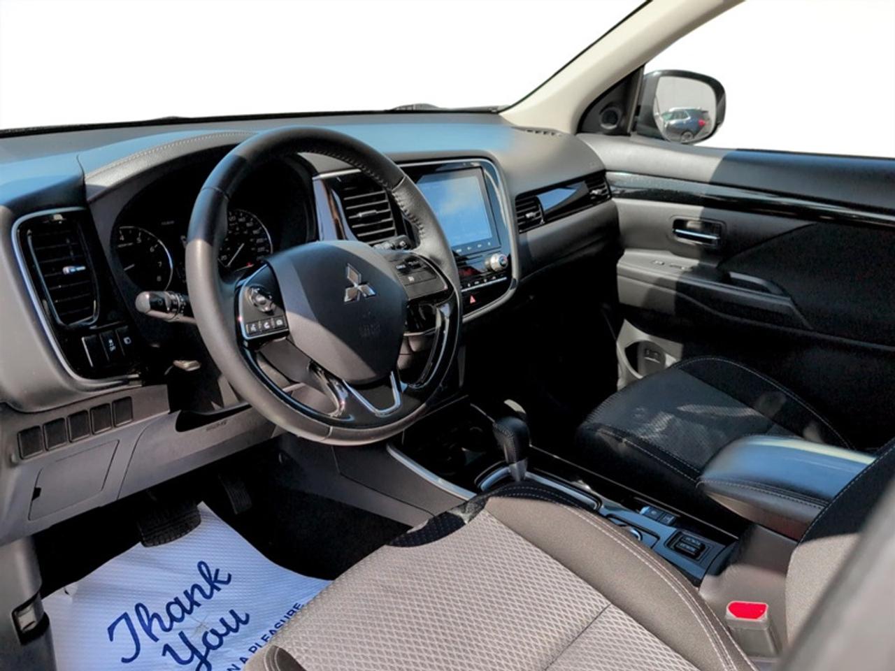 2020 Mitsubishi Outlander ES  **CLEAN CARFAX** Photo