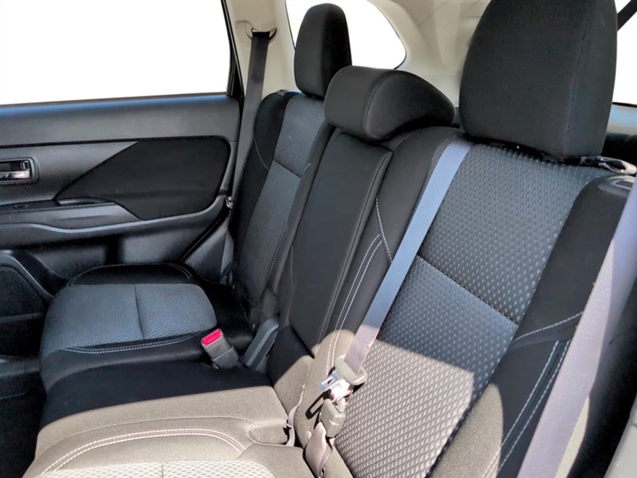 2020 Mitsubishi Outlander ES  **CLEAN CARFAX** Photo