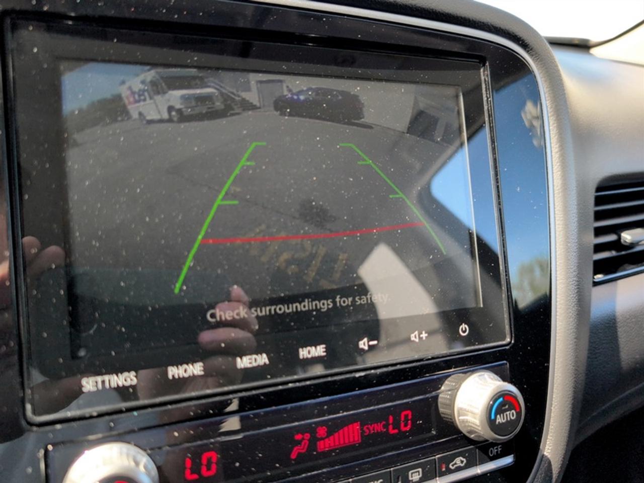 2020 Mitsubishi Outlander ES  **CLEAN CARFAX** Photo