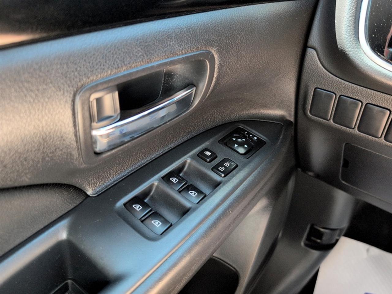 2020 Mitsubishi Outlander ES  **CLEAN CARFAX** Photo