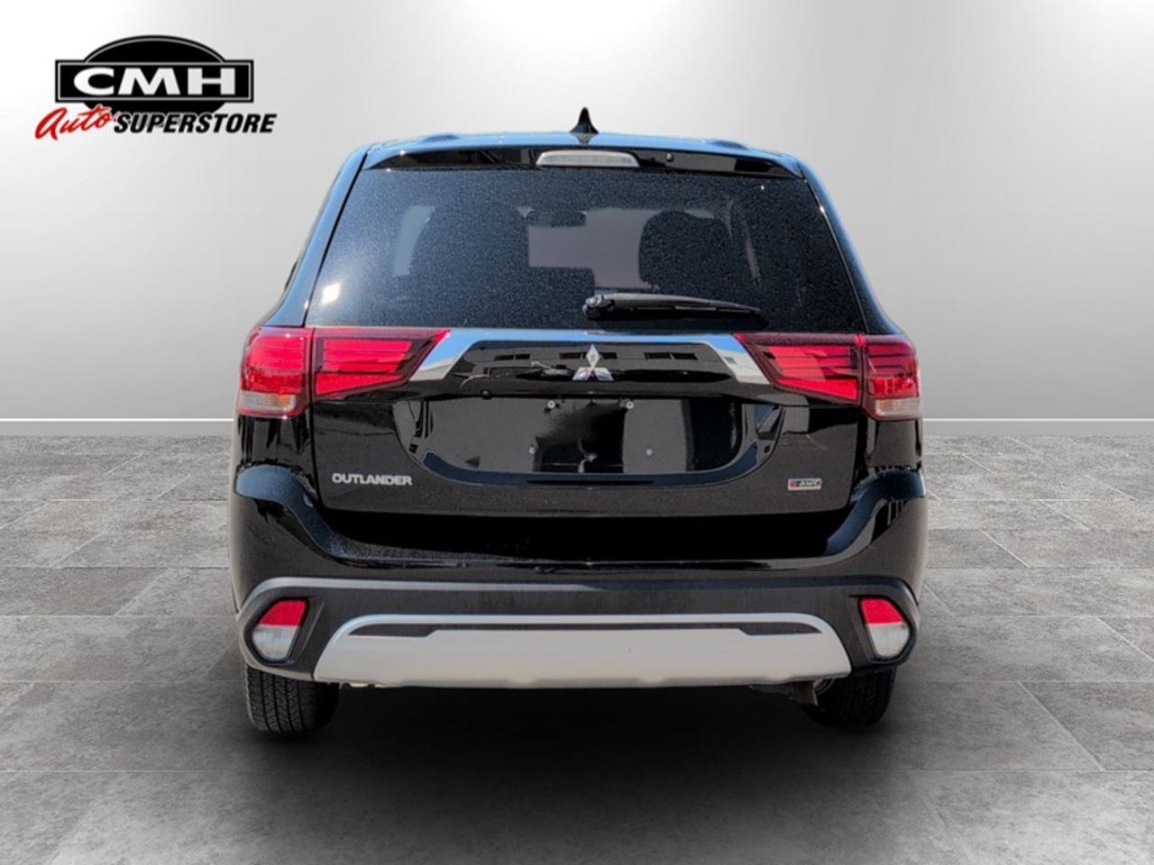 2020 Mitsubishi Outlander ES  **CLEAN CARFAX** Photo