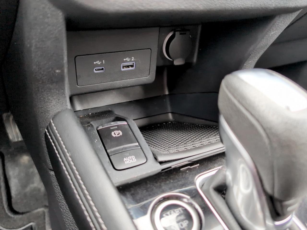 2024 Nissan Kicks SV  **CLEAN CF - LOW KMS** Photo