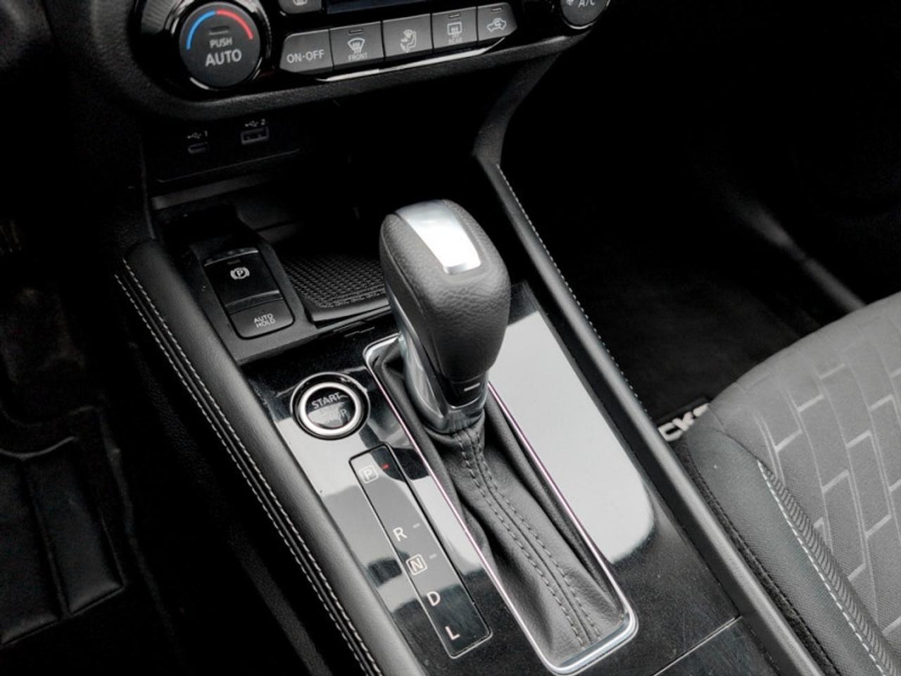 2024 Nissan Kicks SV  **CLEAN CF - LOW KMS** Photo
