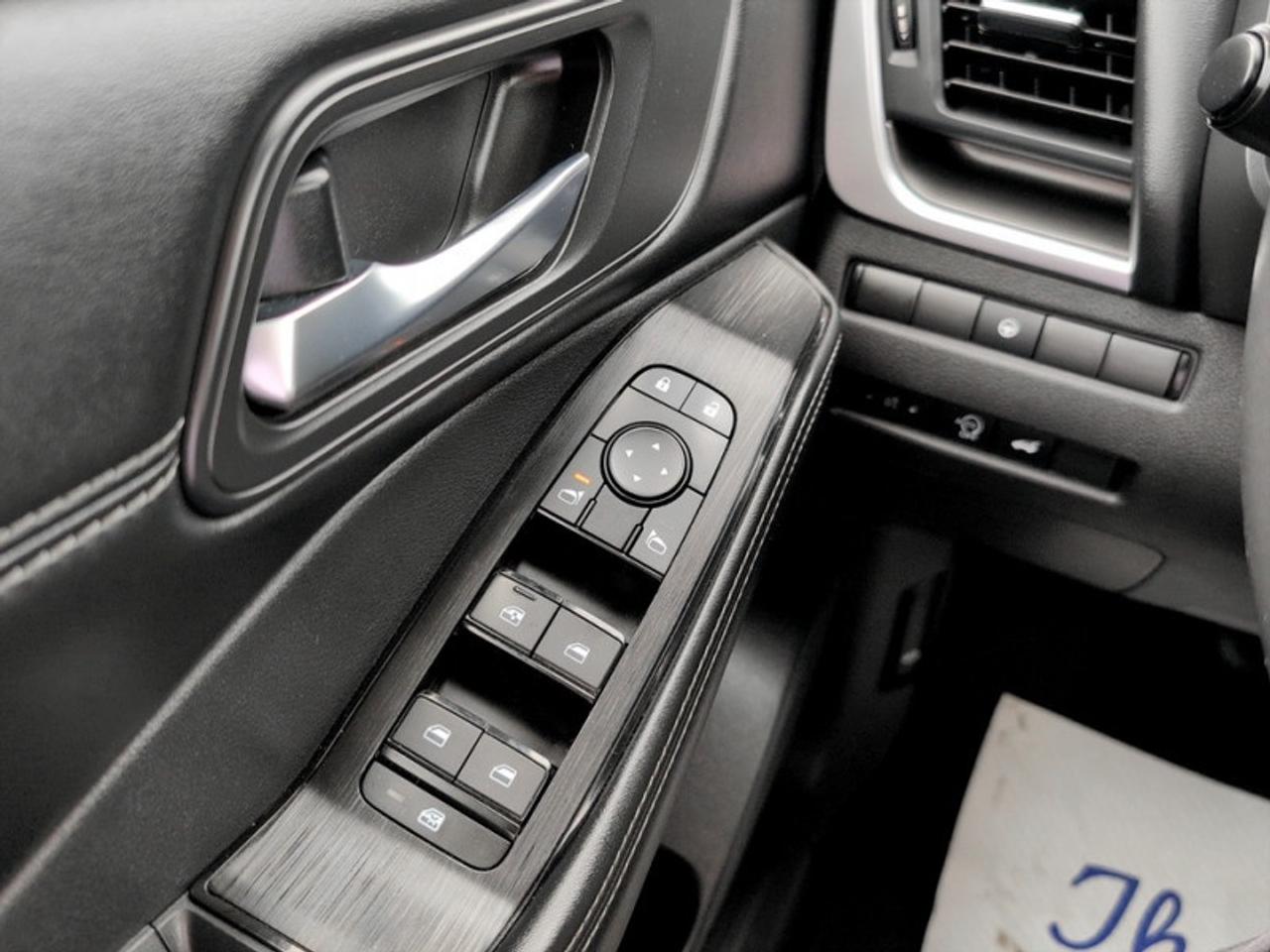 2023 Nissan Rogue SV Midnight Edition  **PANO ROOF** Photo