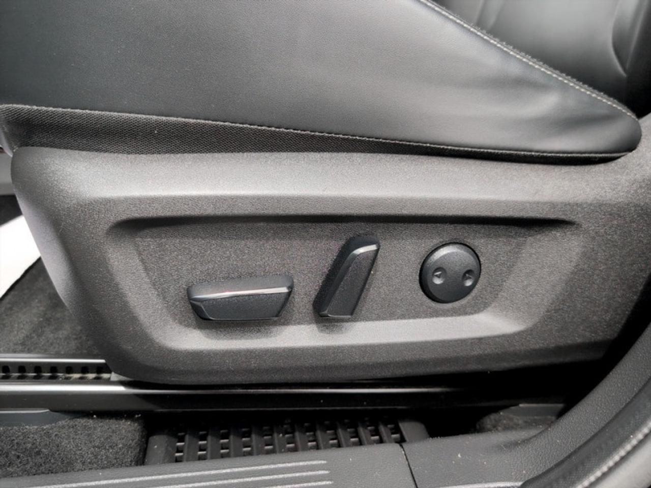 2023 Nissan Rogue SV Midnight Edition  **PANO ROOF** Photo