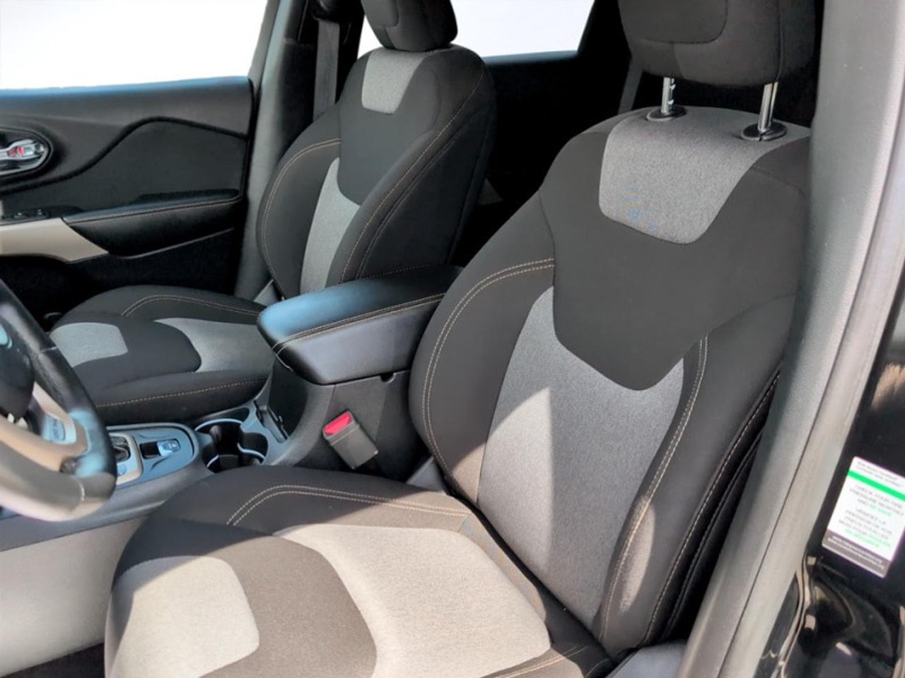 2018 Jeep Cherokee Sport Altitude  *3.2L PENTASTAR V6* Photo