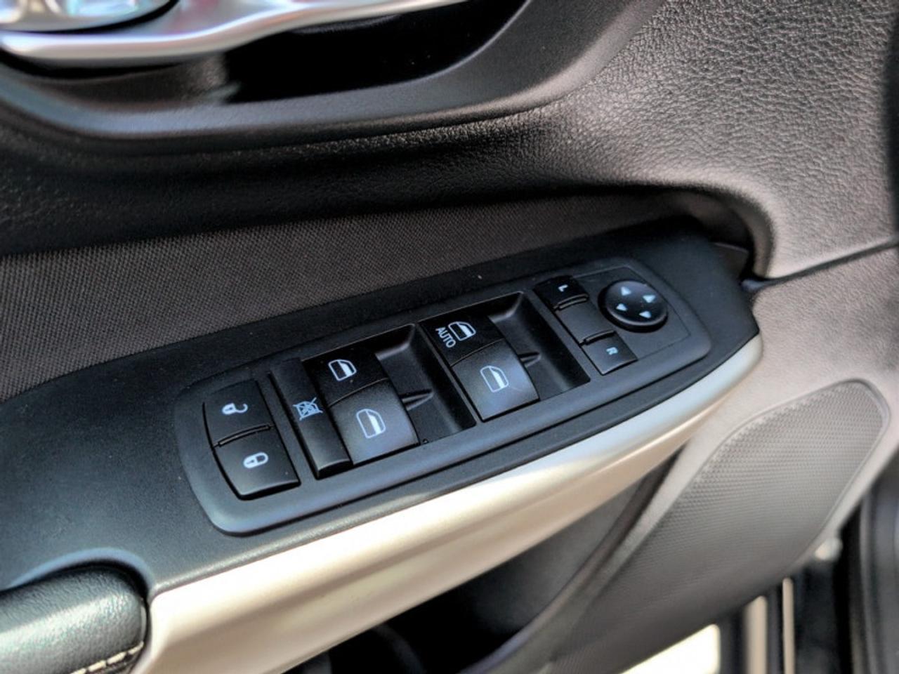 2018 Jeep Cherokee Sport Altitude  *3.2L PENTASTAR V6* Photo
