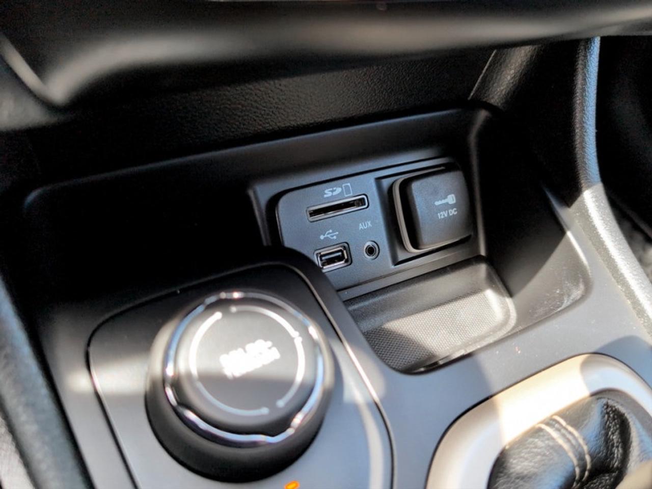 2018 Jeep Cherokee Sport Altitude  *3.2L PENTASTAR V6* Photo
