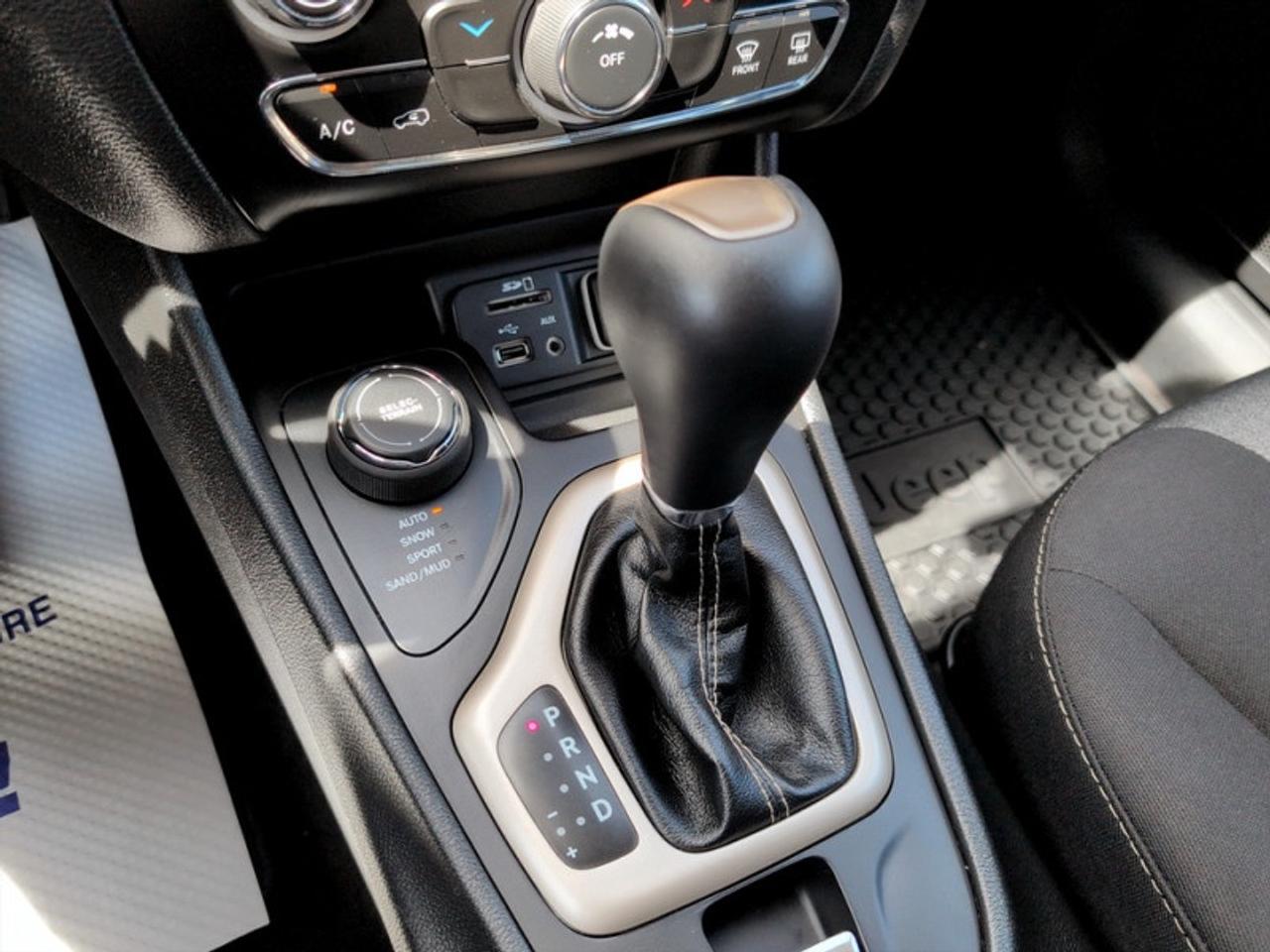 2018 Jeep Cherokee Sport Altitude  *3.2L PENTASTAR V6* Photo